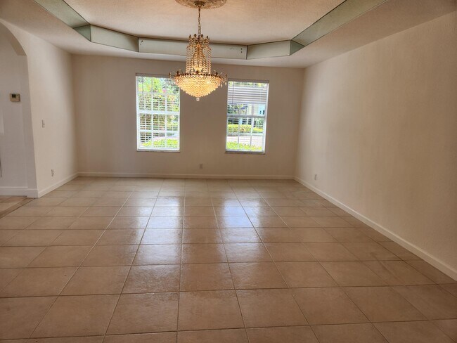 Building Photo - 17885 Fieldbrook Cir E