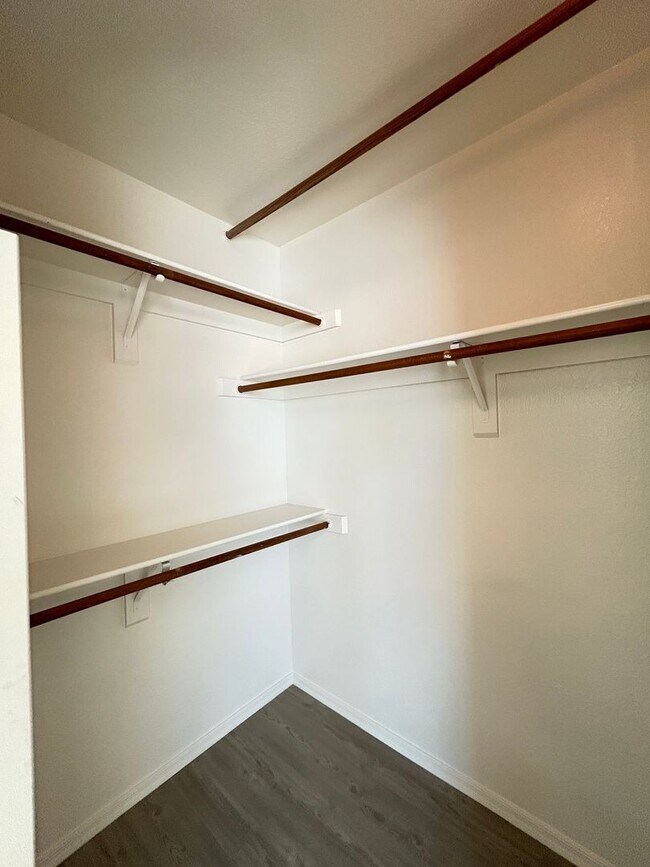 Building Photo - MUST SEE HOME IN AVONDALE WITH POOL!