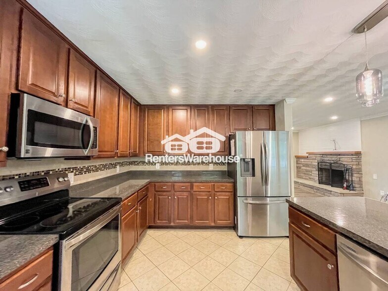 Building Photo - 421 Fernwood Farms Rd