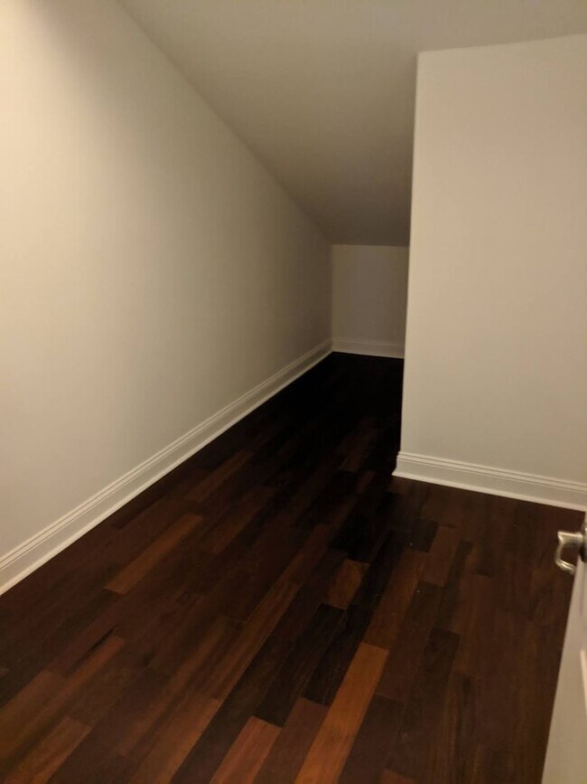 Building Photo - An amazing Townhouse for people who like big open space down Bedroom 4 Bathroom 3.5