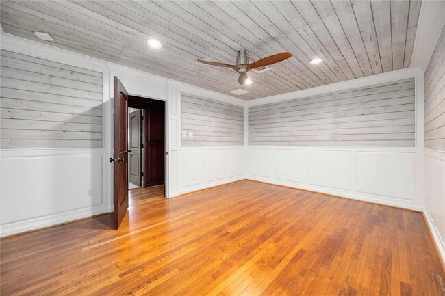 Building Photo - 4031 Fernwood Dr