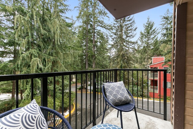 Building Photo - Newly updated, quiet condo in GREAT locati...
