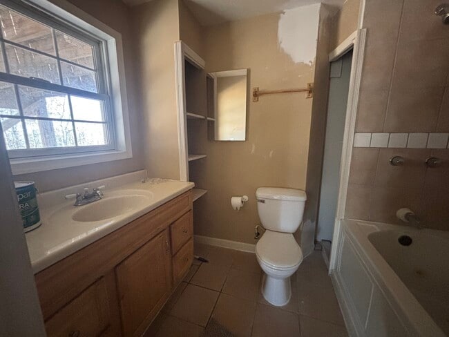 Building Photo - 15912 Warburton Dr