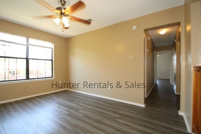 Building Photo - Two-Story Living!