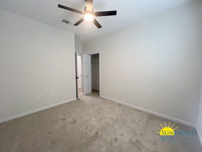 Building Photo - 3 Bedroom Smart Solar Home in Crestview!