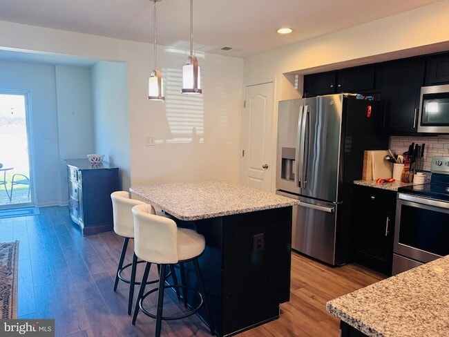 Building Photo - 576 Thumper Dr