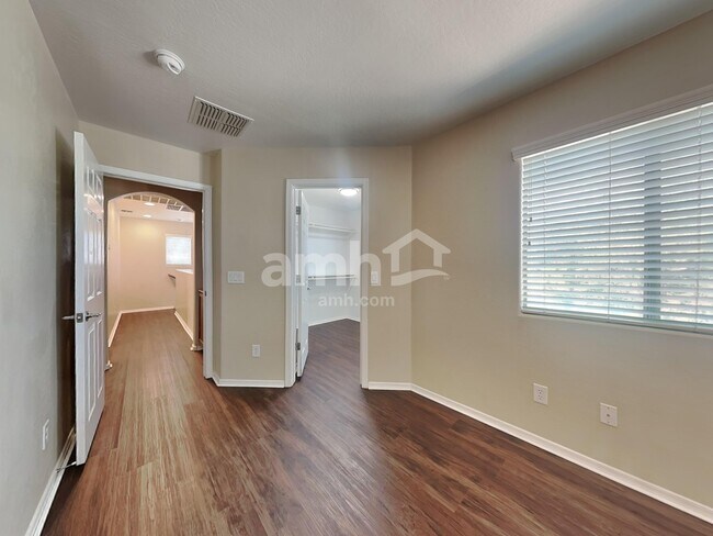 Building Photo - 14241 W Port Royale Ln