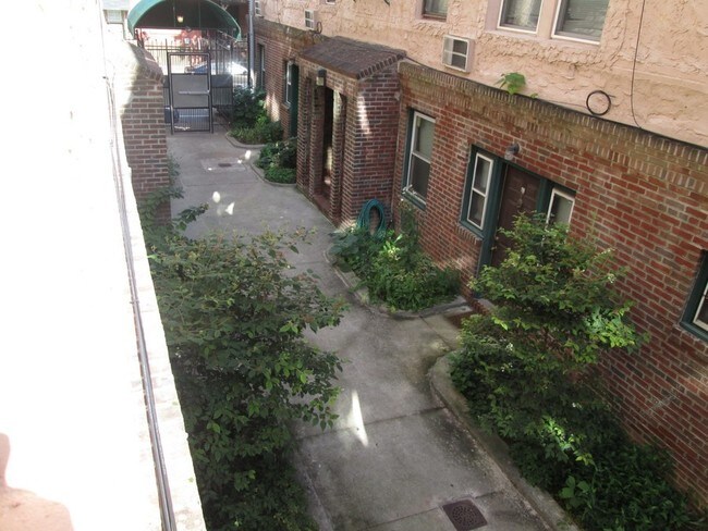 Building Photo - 3412 Spring Garden St