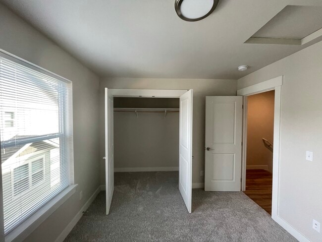 Building Photo - 430 S 2nd St