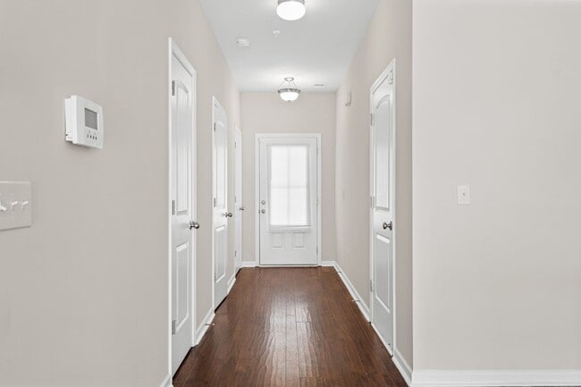 Building Photo - 3 Bedroom Townhome in Jonesboro!