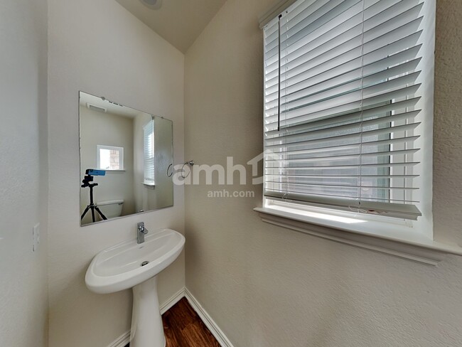Building Photo - 320 Aspen Waters