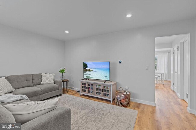 Building Photo - 1232 Peggy Dr