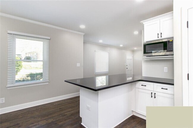 Building Photo - 626 Burbank Cir