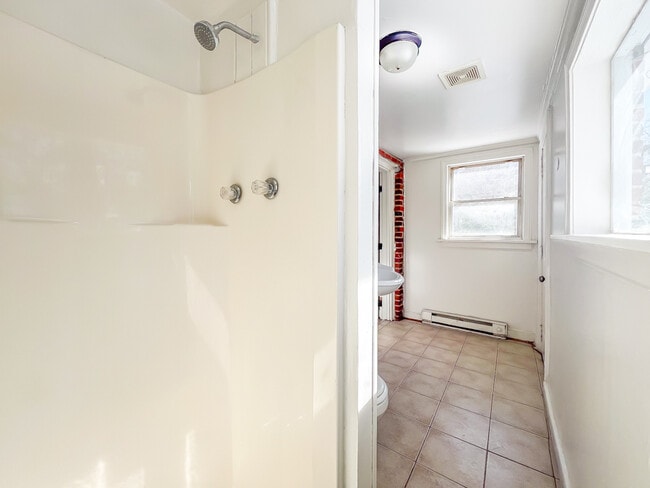 Building Photo - 1006 Greystone Ave