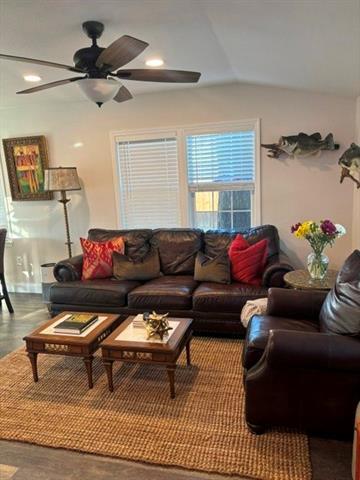 Building Photo - 2611 Peninsula Dr