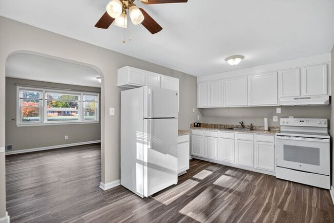 Building Photo - 4984 Leonardtown Rd
