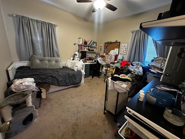 Building Photo - 5 Bedroom Near Campus