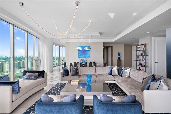 Building Photo - 17901 Collins Ave