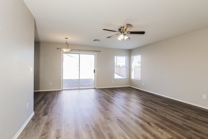 Building Photo - 21940 W Casey Ln