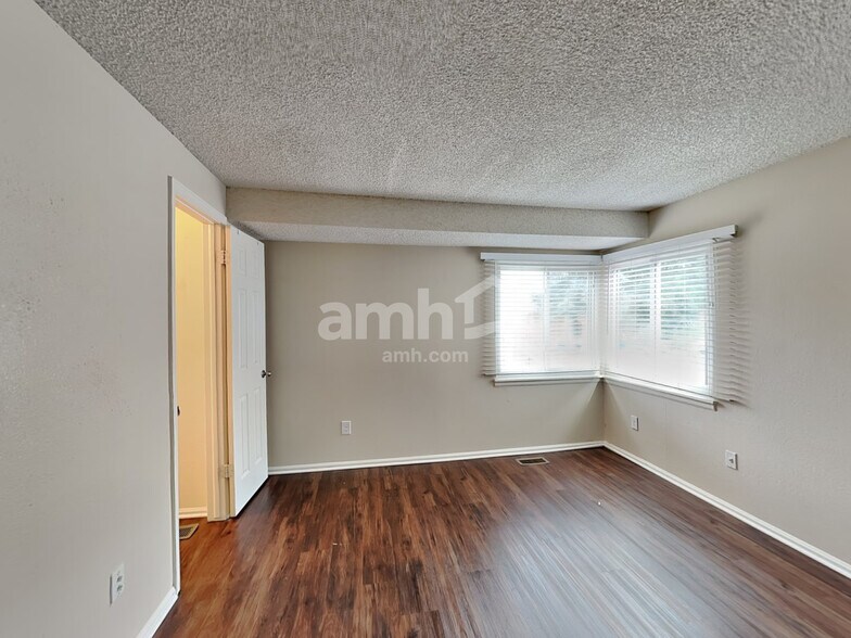 Building Photo - 4112 S Cathay Way