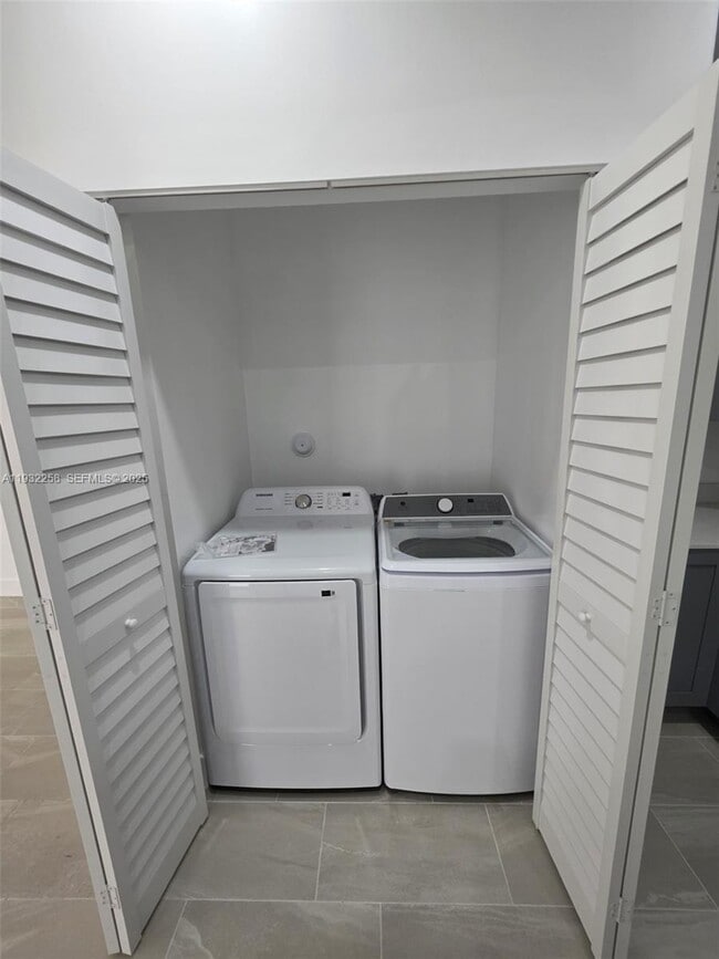 Building Photo - 21210 SW 119th Ave