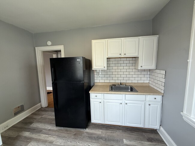Building Photo - 2748 Harris Ave