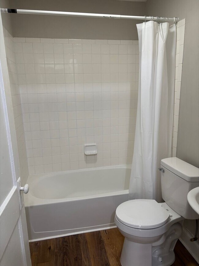 Building Photo - 2 BED, 1 BATH HOME LOCATED IN HIGH POINT