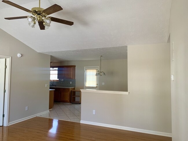 Building Photo - 205 Holland Ridge Dr