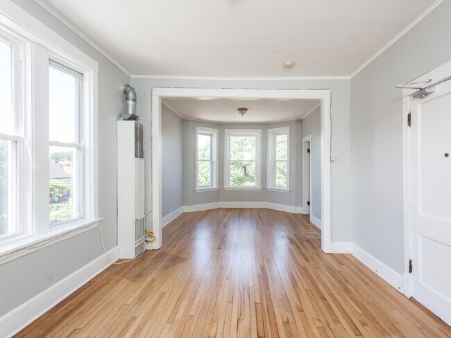 Building Photo - 901 N Mozart St