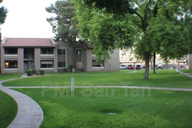 Building Photo - 2146 W Isabella Ave