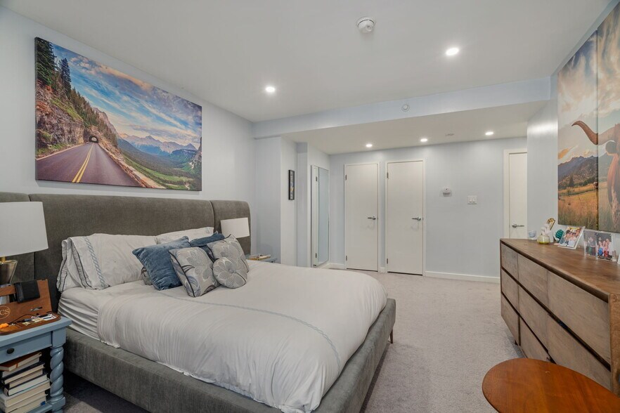 Building Photo - 225 S 18th St