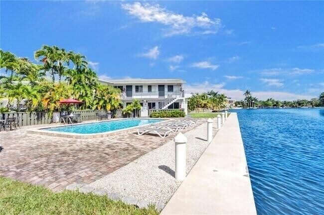 Building Photo - 1816 E Oakland Park Blvd