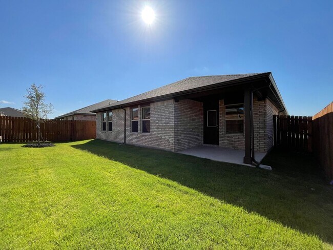 Building Photo - AVAILABLE NOW 4 BEDROOM 2 BATH NEW CONSTRU...
