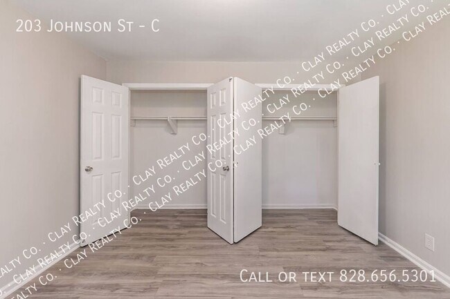 Building Photo - 203 Johnson St