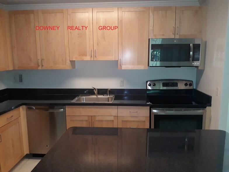 Building Photo - 1450 Worcester Rd