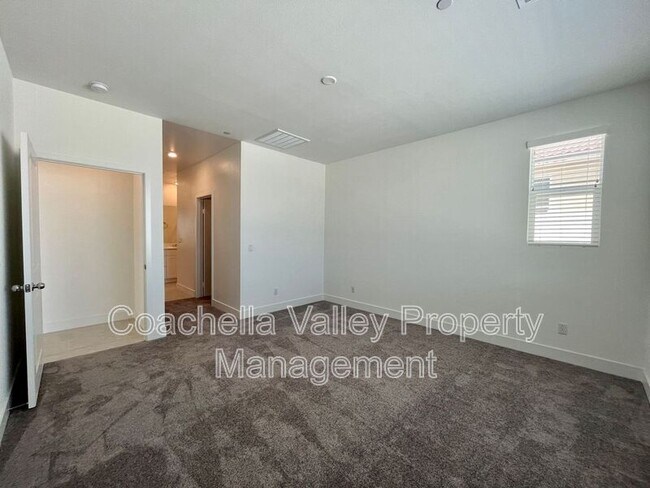 Building Photo - 11702 E Crescent St