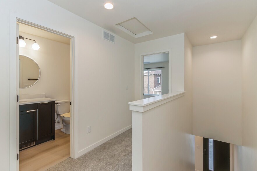 Building Photo - 421 C Ave NW