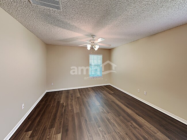 Building Photo - 6253 Ironside Dr N