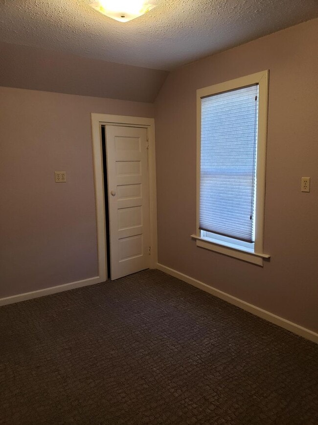 Building Photo - 4 Bedroom Home on Kalispell’s East Side – ...