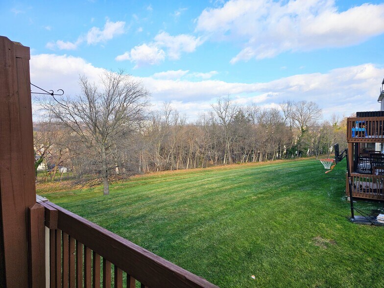 Building Photo - 107 Acorn Ln