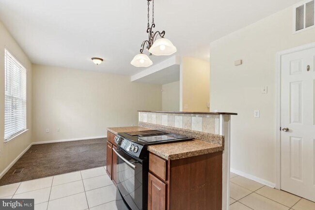 Building Photo - 6178 Oaklawn Ln