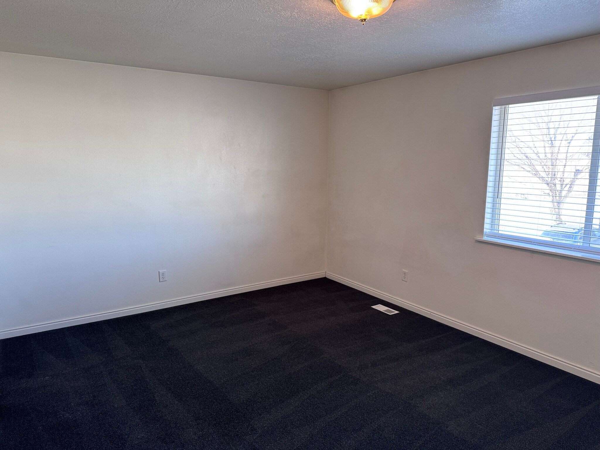 Building Photo - 2475 W 450 N