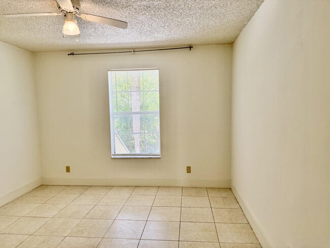 Building Photo - 6308 La Costa Dr