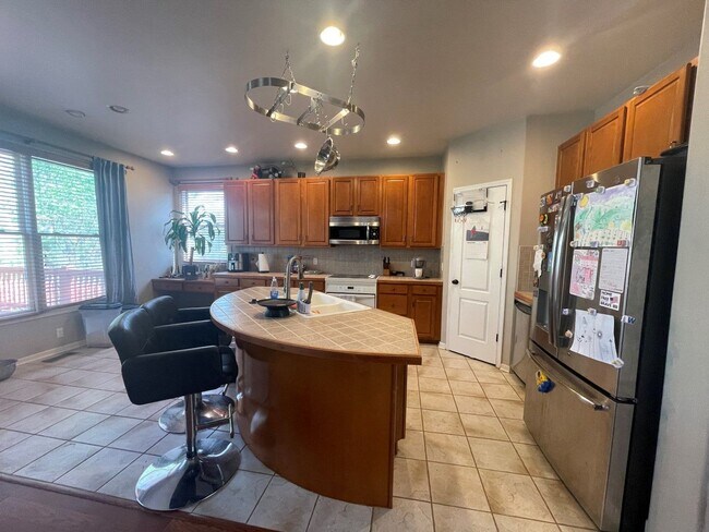 Building Photo - Bellevue Home For Rent!