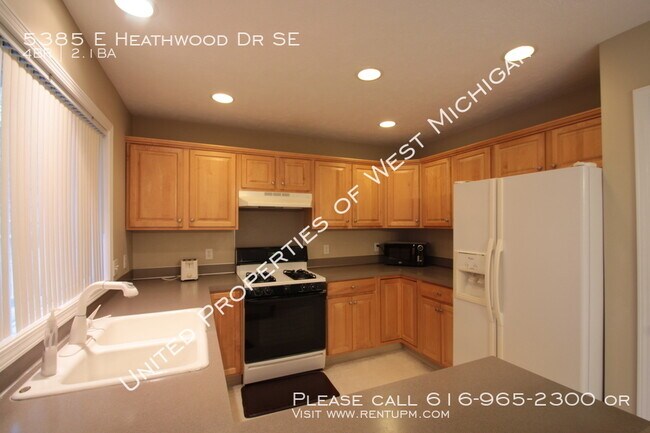 Building Photo - 5385 E Heathwood Dr SE