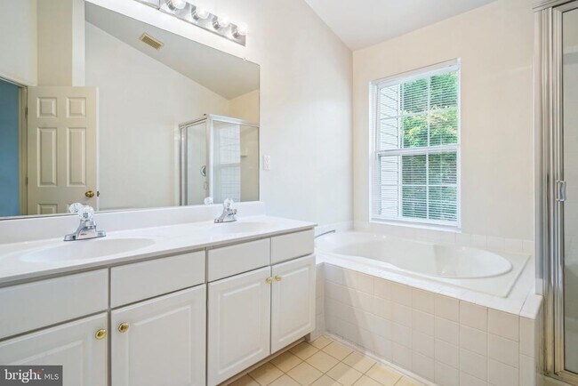 Building Photo - 11479 Carriage Gate Ct