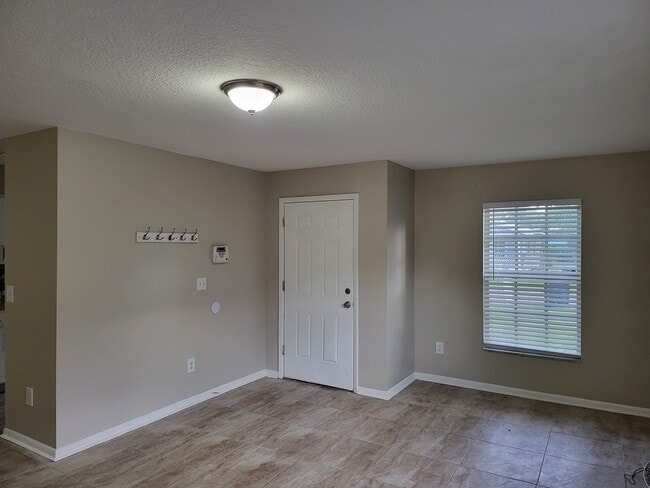 Building Photo - E9th