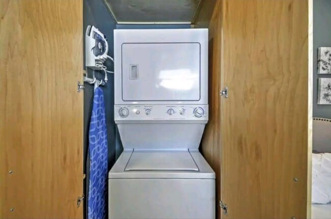 Laundry upstairs - 692 Kirkwood Ave SE