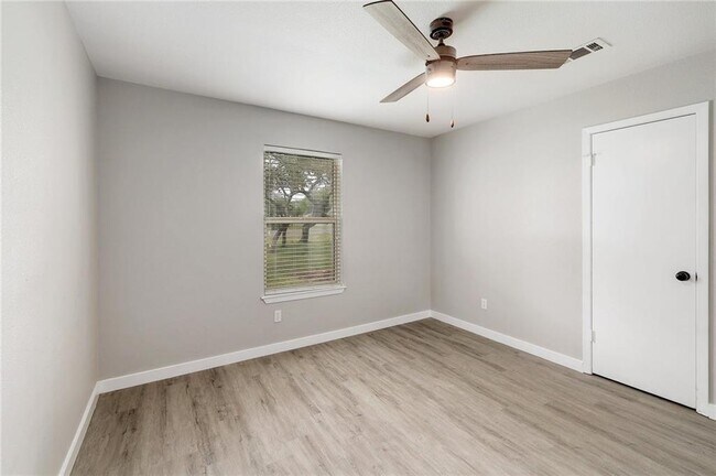 Building Photo - 707 Newcastle Ln