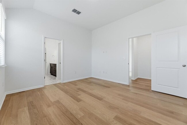 Building Photo - 183 Glocken Ln
